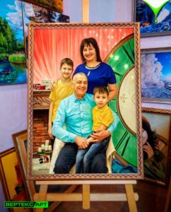Вертикальный семейный портрет под масло